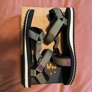 TEVA WOMEN’S UNIVERSAL ROAM SANDAL / SIZE 10 / OLIVE